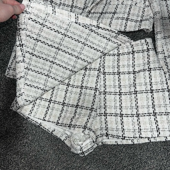 Elegant White and Black Checkered Blazer and Skirt Se - Picture 2 of 2
